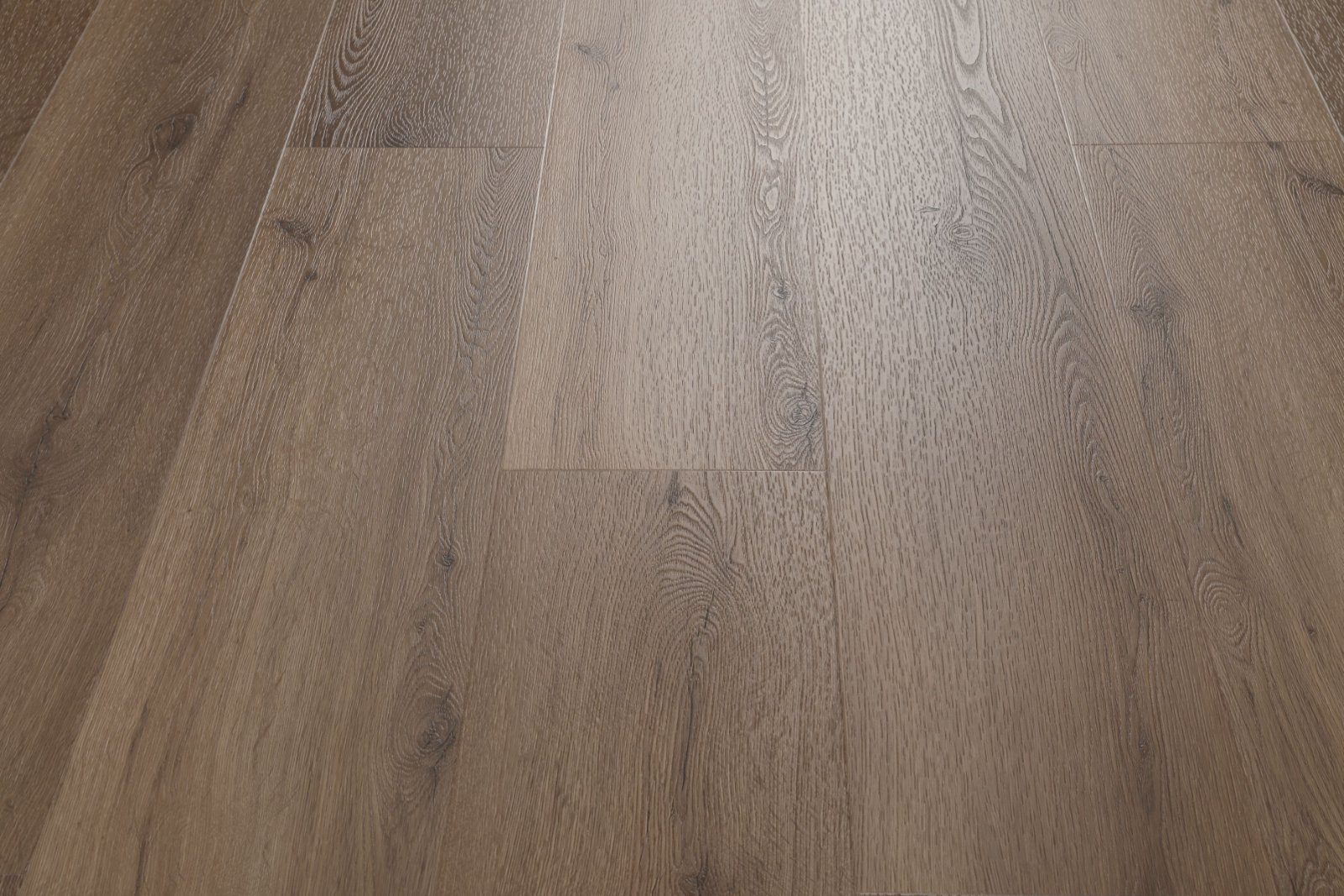 Klick-Vinyl Eiche Polar Nussbraun Matt – Premium Designboden mit 0,55 mm Nutzschicht