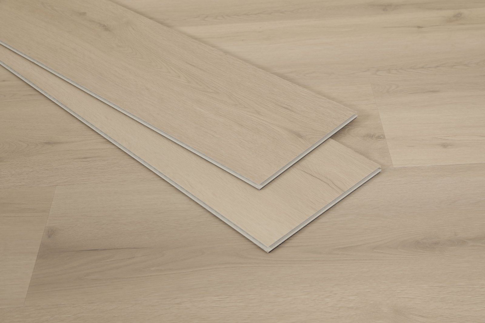 Klick-Vinyl Eiche Polar Hellbeige Matt – Premium Designboden mit 0,55 mm Nutzschicht
