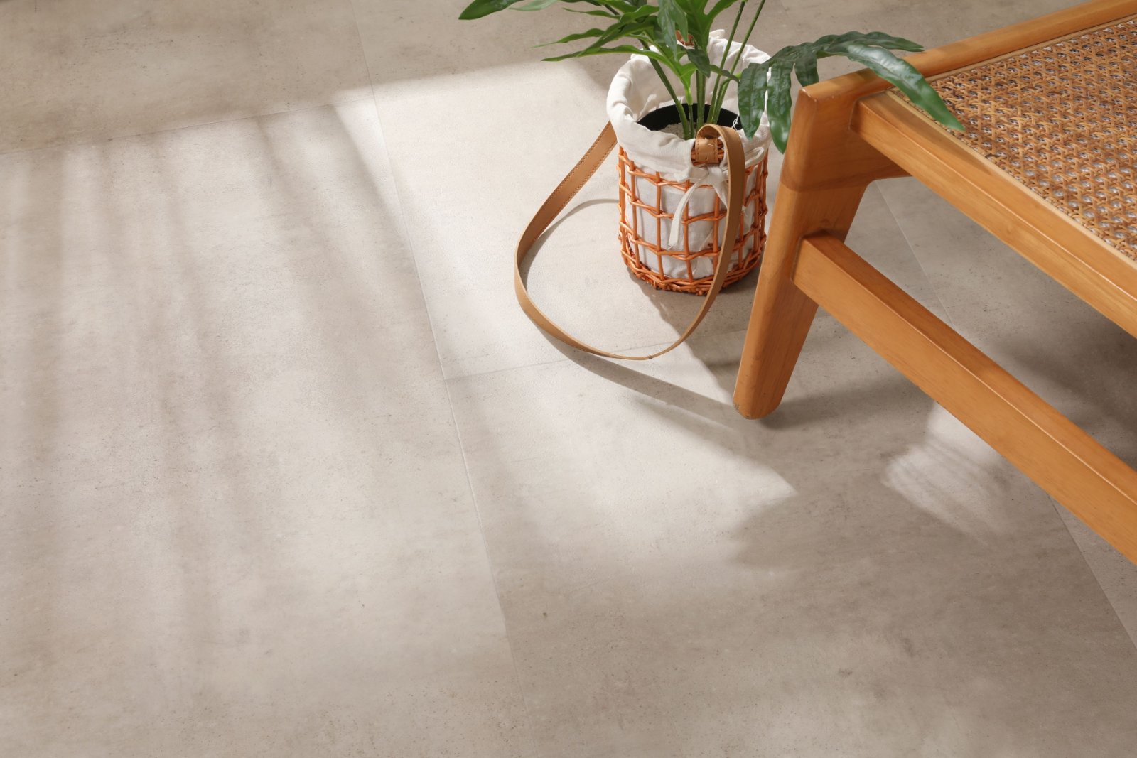 Klick-Vinyl Travertin Beige Matt – Premium Designboden in Natursteinoptik mit 0,55 mm Nutzschicht