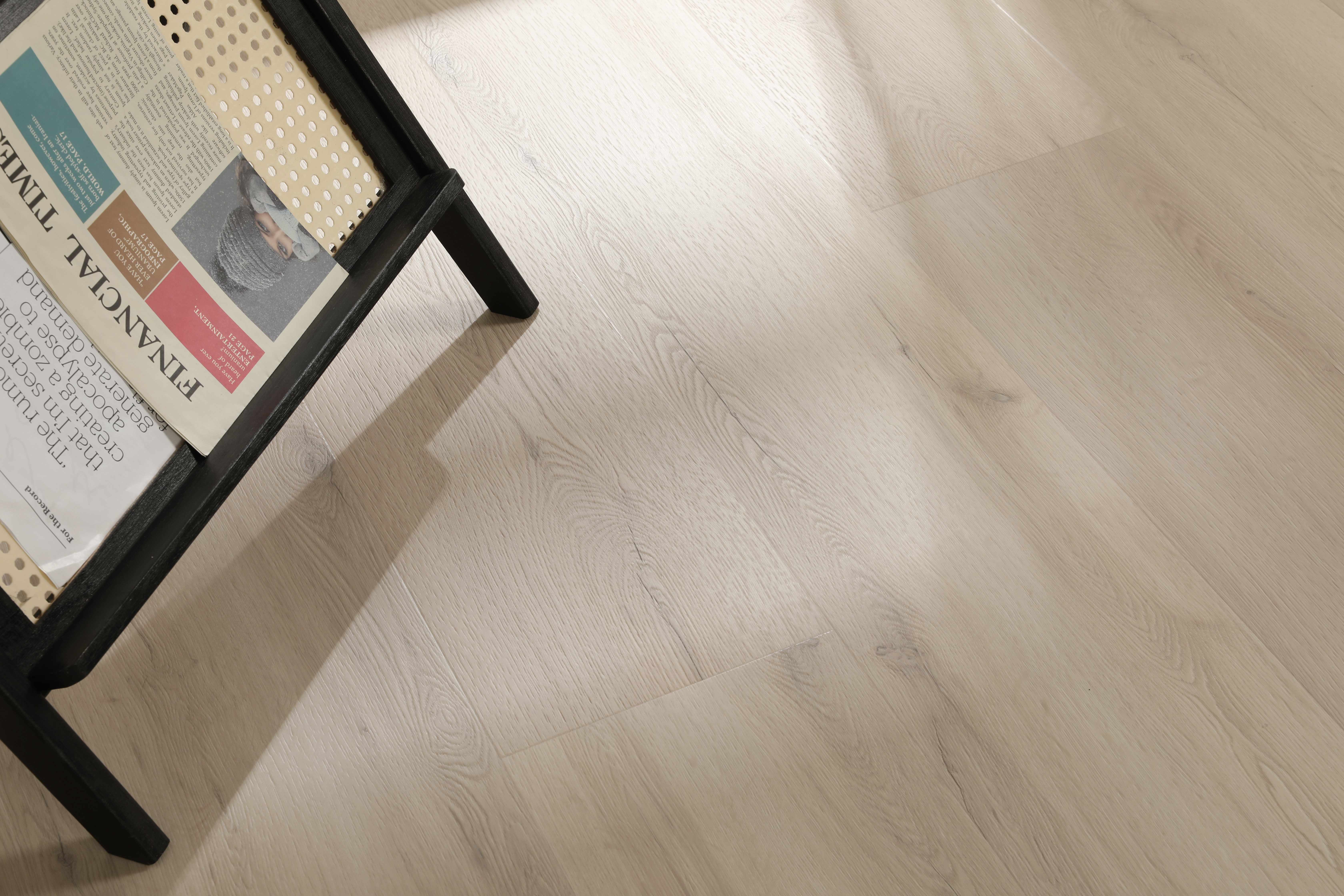 Klick-Vinyl Eiche Polar Hellbeige Matt – Premium Designboden mit 0,50 mm Nutzschicht