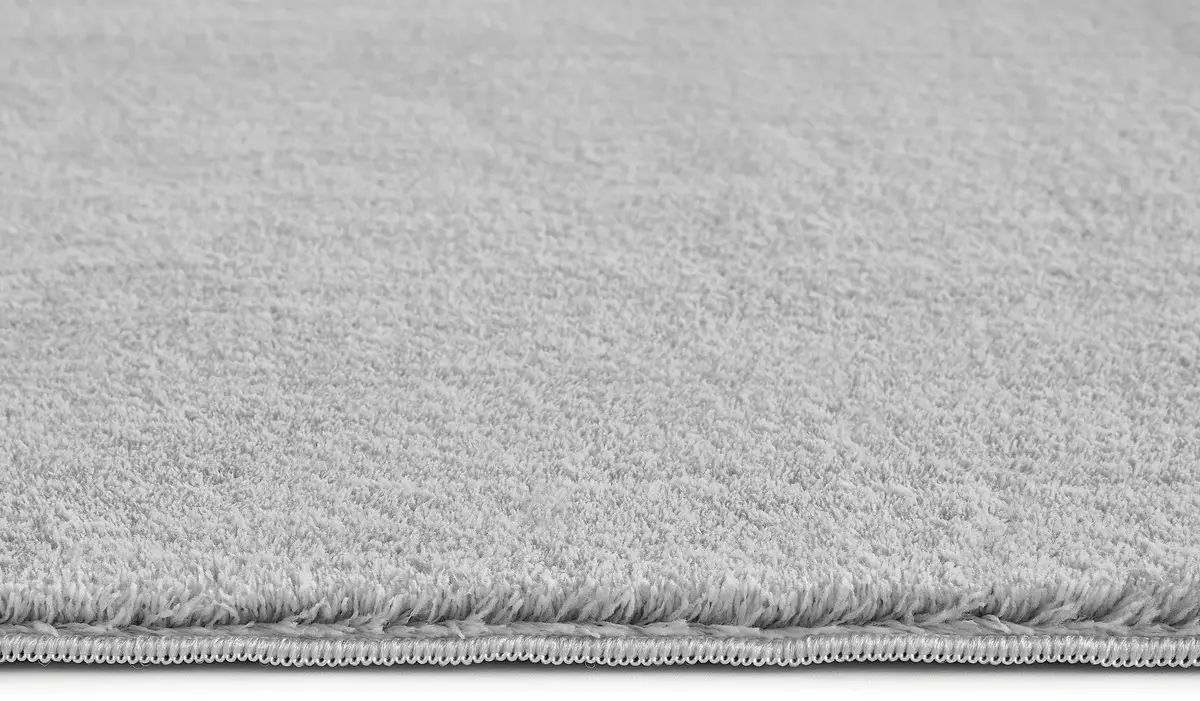 Flauschiger Teppich hellgrau