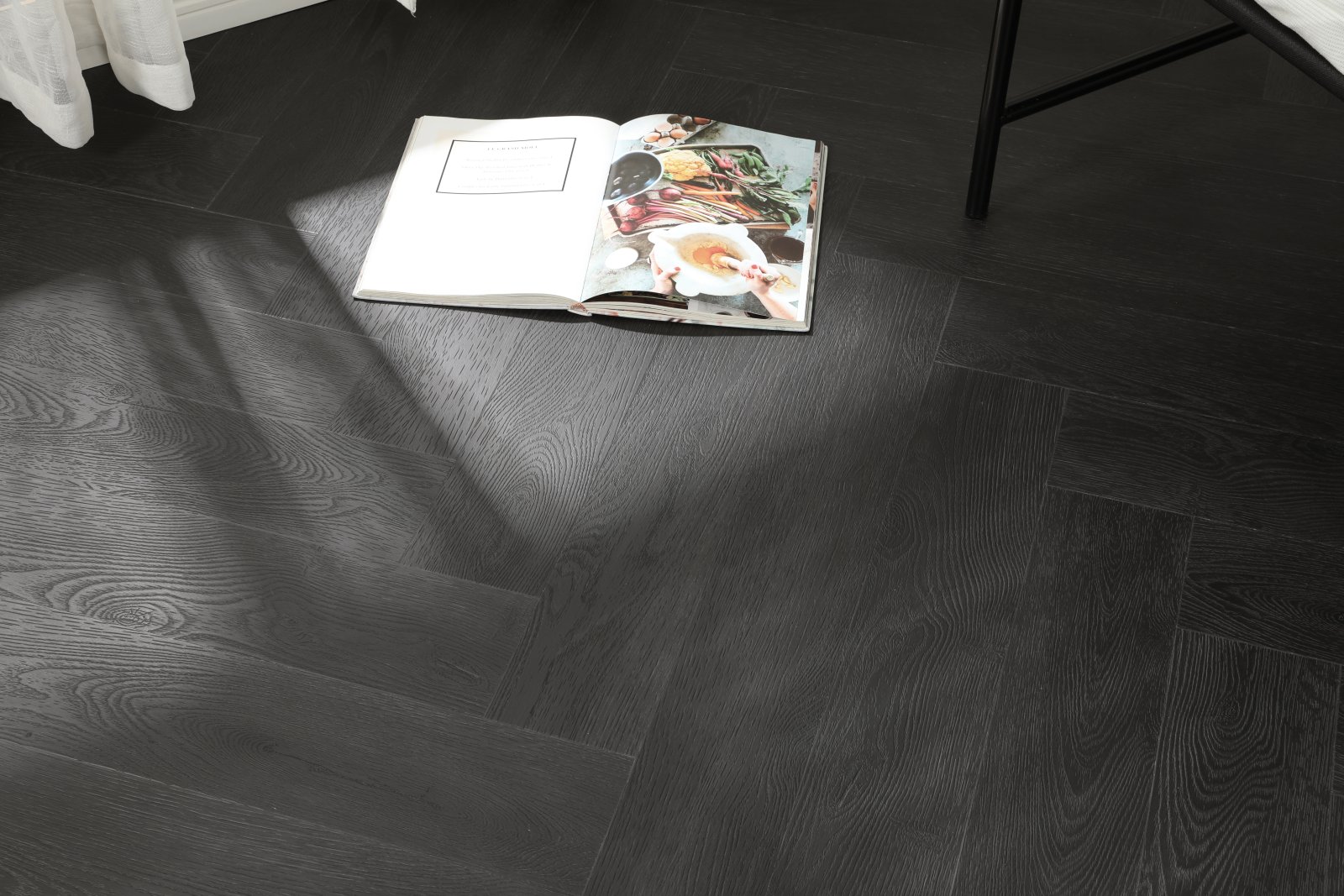Klick Vinyl Fischgräte Eiche anthrazit – Herringbone Designboden mit integrierter Dämmung, Ansicht 8