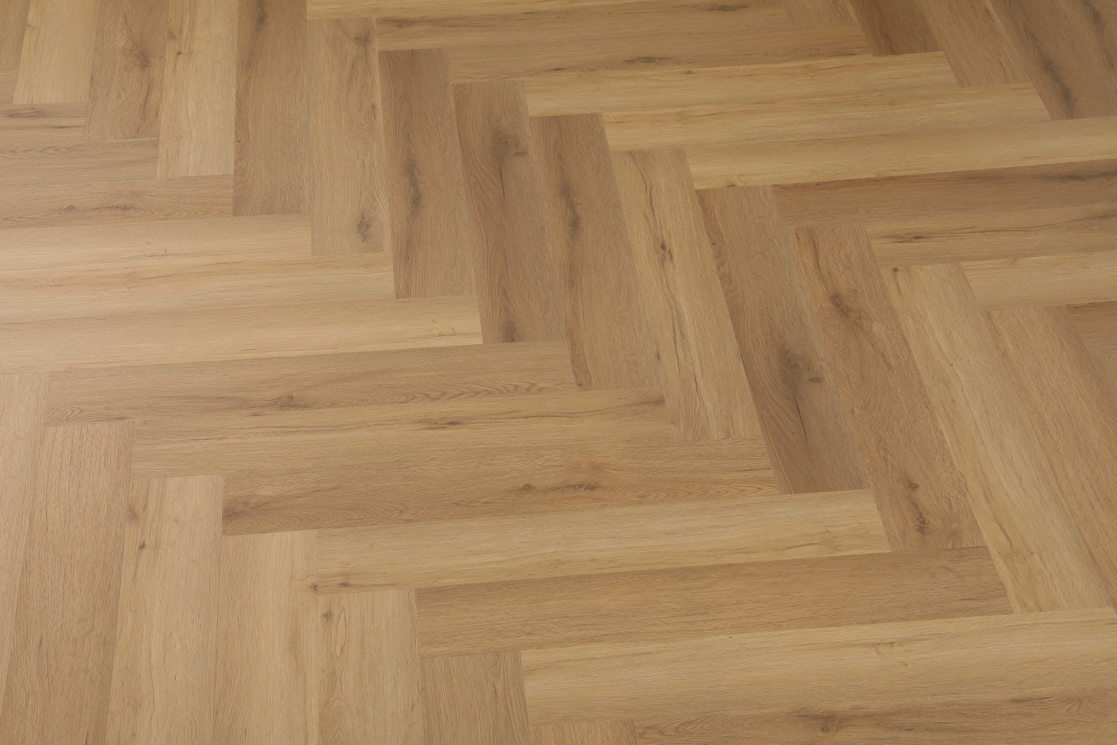 Klick Vinyl Fischgräte Eiche natur – Herringbone Designboden mit integrierter Dämmung