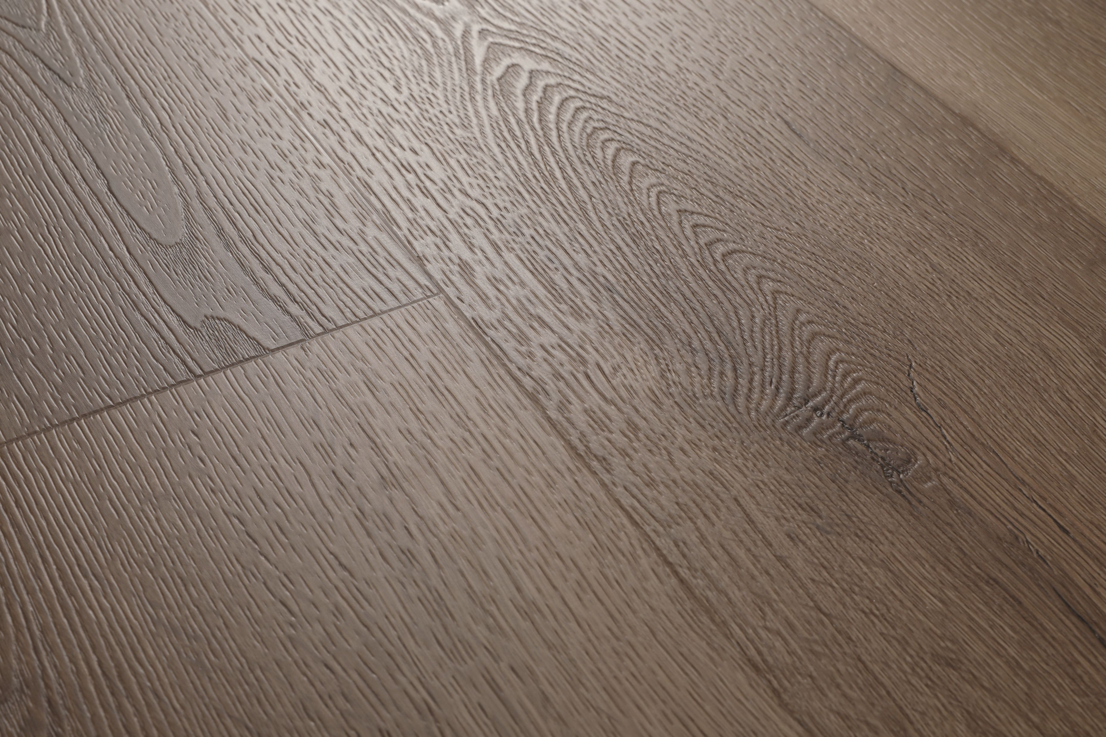 Klick-Vinyl Eiche Polar Nussbraun Matt – Premium Designboden mit 0,50 mm Nutzschicht