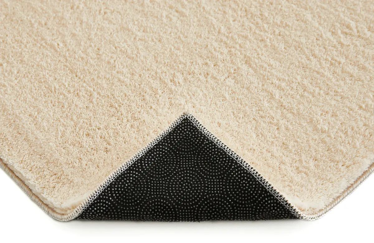 Flauschiger Teppich creme