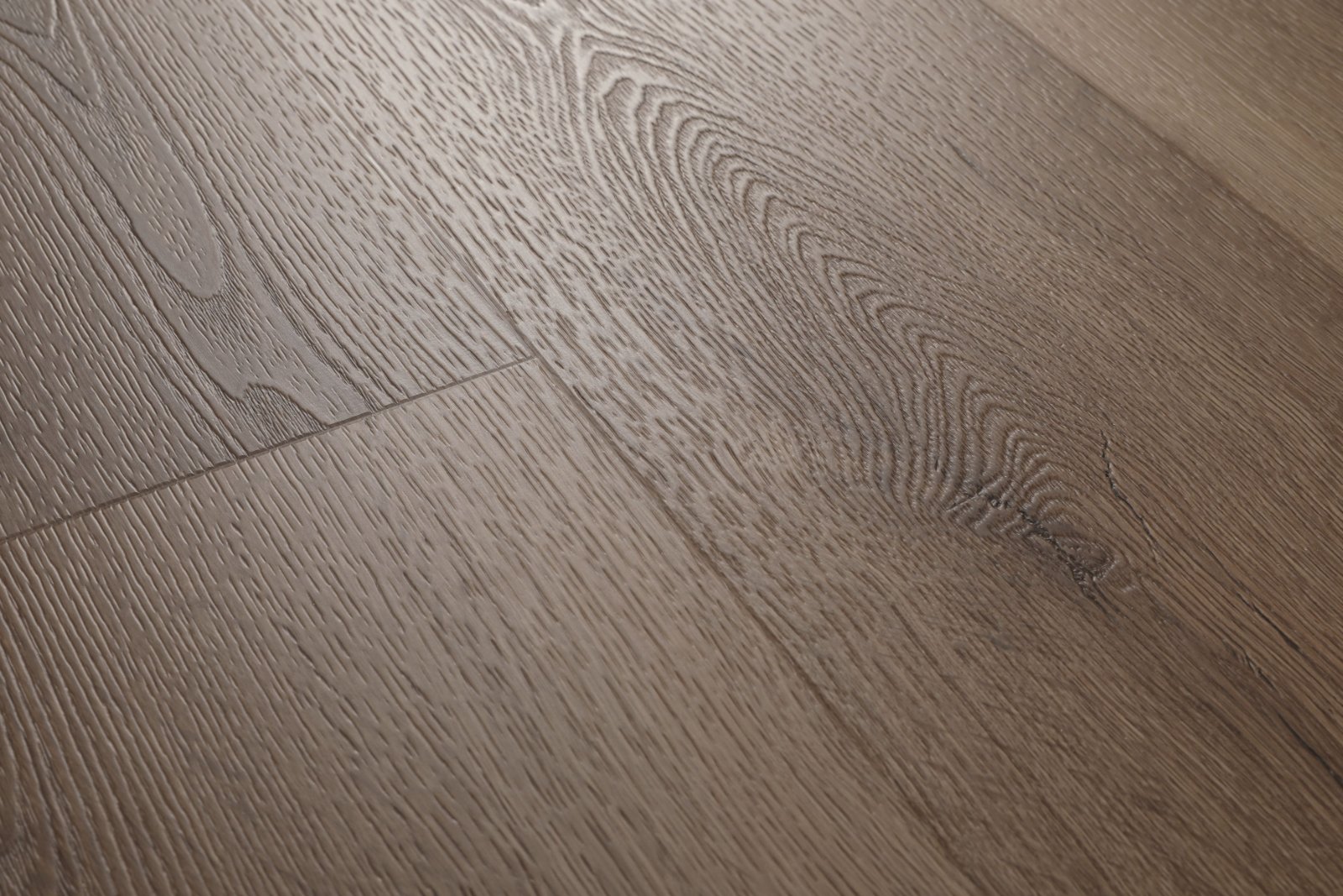 Klick-Vinyl Eiche Polar Nussbraun Matt – Premium Designboden mit 0,55 mm Nutzschicht