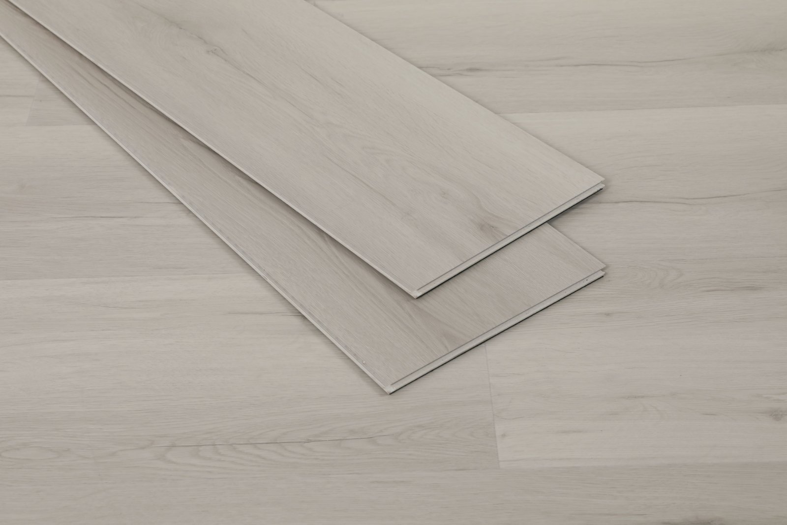 Klick-Vinyl Eiche Polar Hellgrau Matt – mit 0,55 mm Nutzschicht