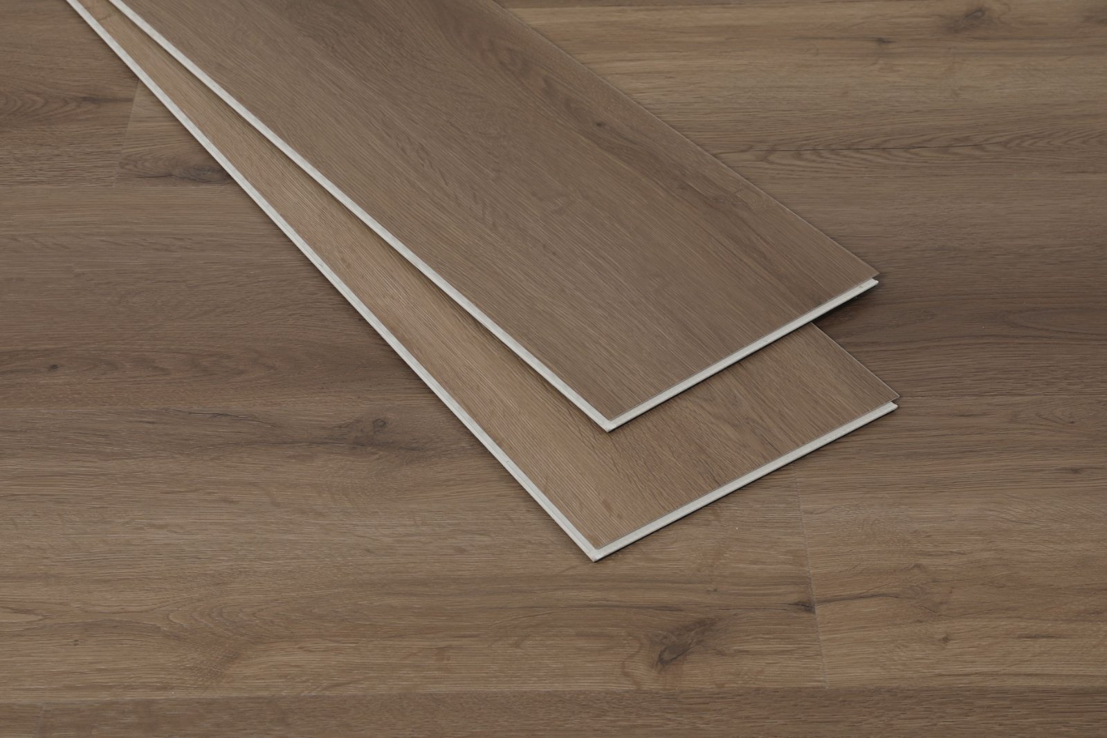 Klick-Vinyl Eiche Polar Nussbraun Matt – Premium Designboden mit 0,55 mm Nutzschicht